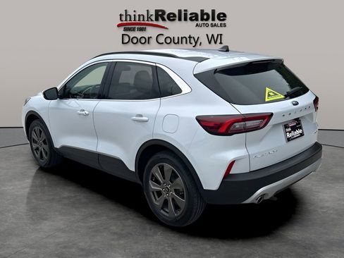 Used 2025 Ford Escape Platinum AWD/4WD image 3