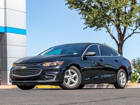 Used 2017 Chevrolet Malibu LS FWD image 1