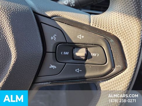 Used 2025 Chevrolet Trax LS image 24