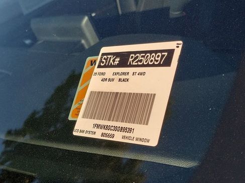 Used 2025 Ford Explorer ST image 27