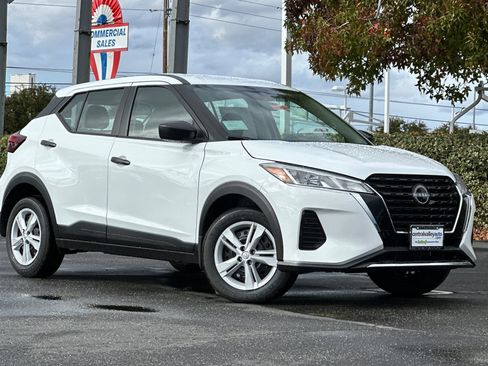 New 2025 Nissan Kicks S image 2