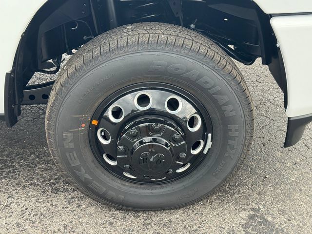 New 2027 RAM 3500 Big Horn AWD/4WD image 9
