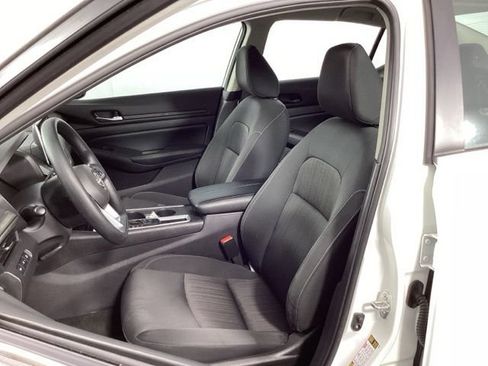Used 2025 Nissan Altima 2.5 SV FWD image 14