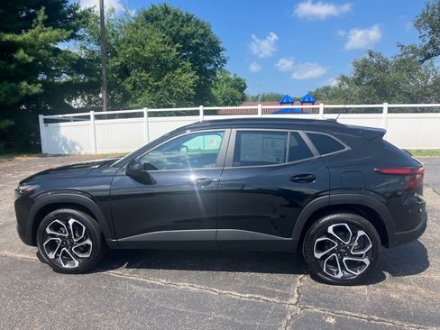 Used 2025 Chevrolet Trax RS w/ Driver Confidence Package FWD image 2