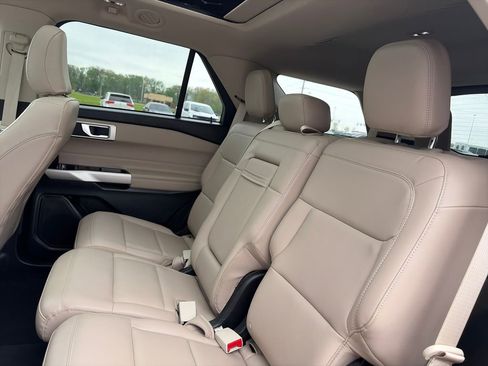 Used 2023 Ford Explorer XLT w/ Equipment Group 202A AWD/4WD image 30