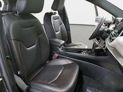 Certified 2024 Jeep Compass Limited image 10