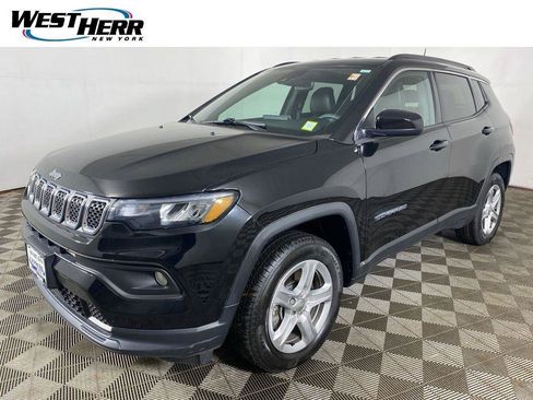 Used 2023 Jeep Compass Latitude w/ Convenience Group AWD/4WD image 4