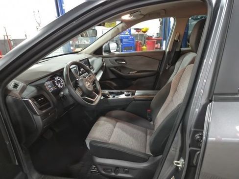 Used 2023 Nissan Rogue SV image 16