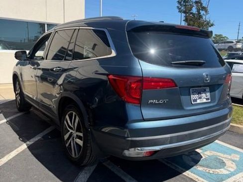 Used 2017 Honda Pilot Touring image 2