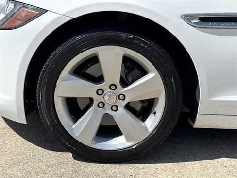 Used 2018 Jaguar XF 25t image 7