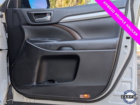 Used 2019 Toyota Highlander XLE image 19