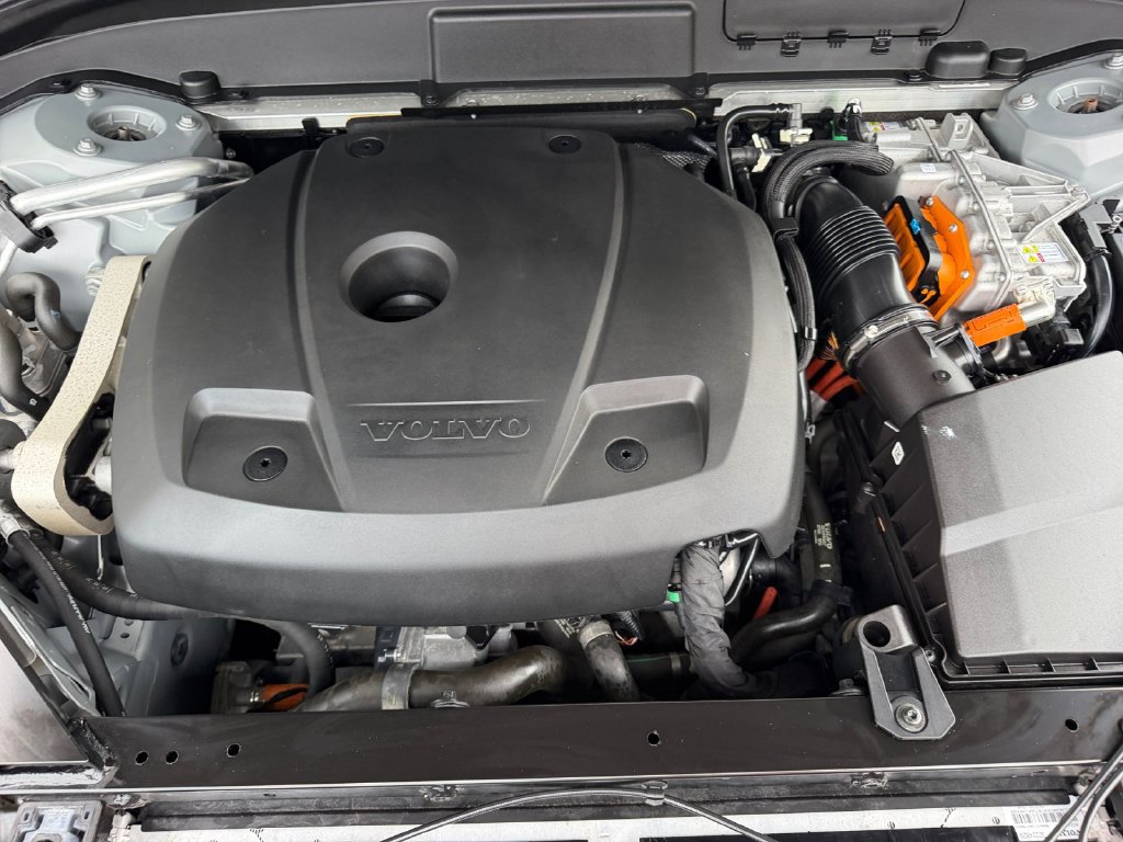 Certified 2024 Volvo XC60 T8 Plus w/ Climate Package AWD/4WD image 29
