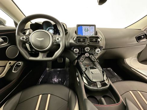 Used 2021 Aston Martin V8 Vantage Coupe image 25