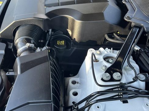 Used 2017 Land Rover Range Rover Sport HSE image 10