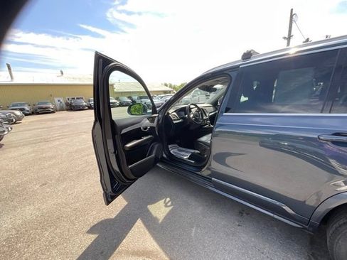 Used 2022 Volvo XC90 T5 Momentum w/ Climate Package AWD/4WD image 9