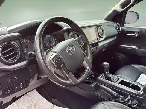 Used 2020 Toyota Tacoma TRD Sport image 12