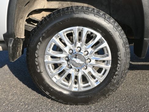 Used 2020 Chevrolet Silverado 3500 High Country w/ Technology Package image 11