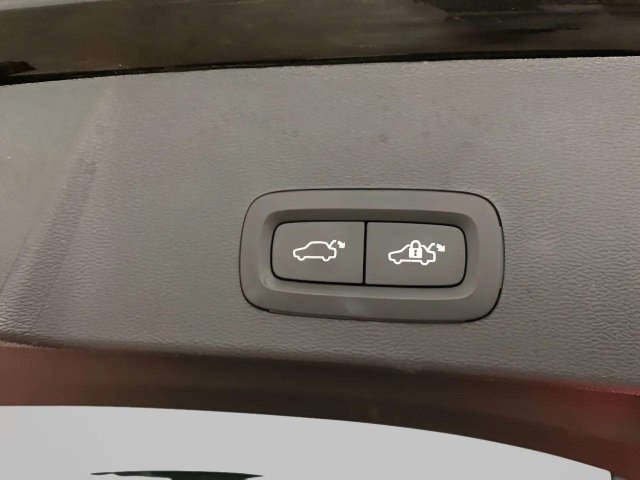Used 2023 Volvo XC40 B4 Core w/ Convenience Package FWD image 9