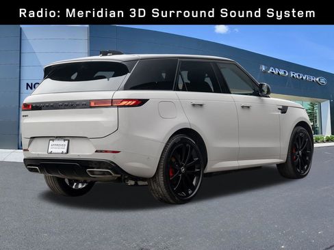 Used 2025 Land Rover Range Rover Sport Dynamic SE image 4