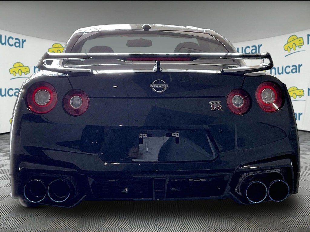 Used 2024 Nissan GT-R Premium w/ Premium Interior Package AWD/4WD image 5