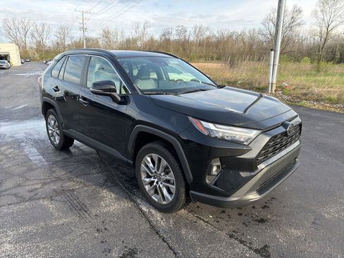 Used 2023 Toyota RAV4 XLE Premium image 9