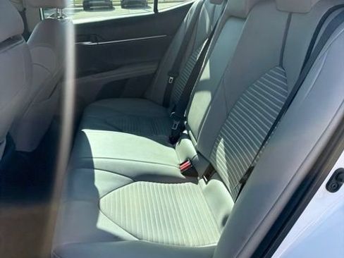 Used 2022 Toyota Camry SE FWD image 8
