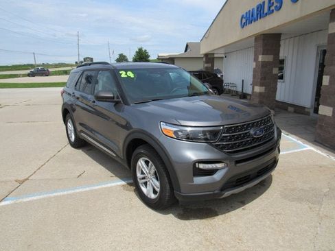 Used 2024 Ford Explorer XLT w/ Equipment Group 202A AWD/4WD image 3