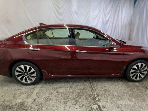 Used 2017 Honda Accord Touring image 9