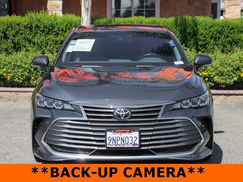 Used 2019 Toyota Avalon XLE image 3