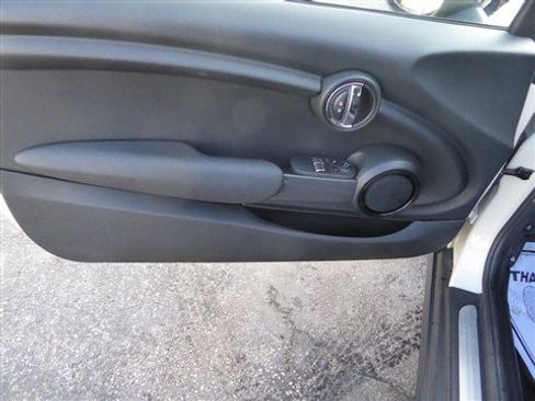 Used 2016 MINI Cooper 2-Door Hardtop image 9