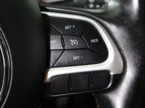 Used 2019 Jeep Compass Latitude AWD/4WD image 38