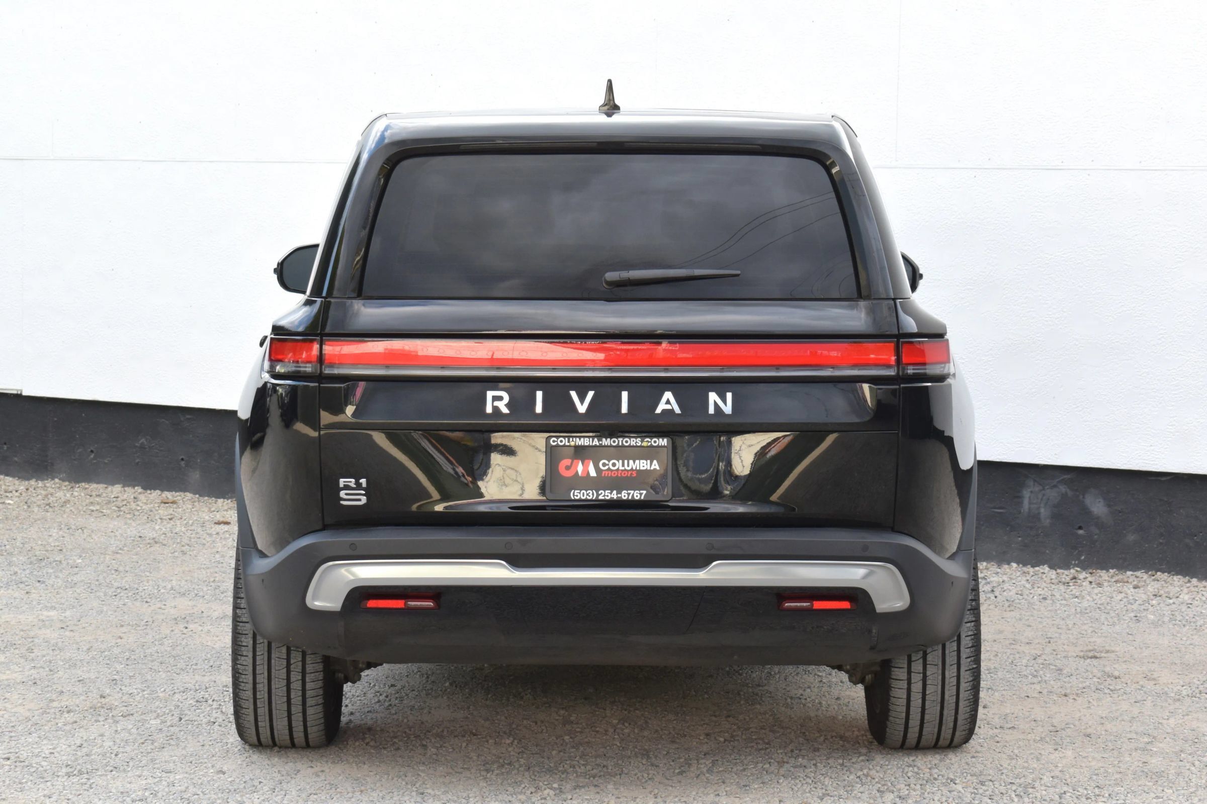 Used 2025 Rivian R1S Adventure Dual AWD/4WD image 4