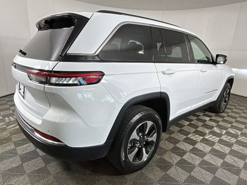 Used 2022 Jeep Grand Cherokee Limited 4xe w/ Luxury Tech Group II AWD/4WD image 3