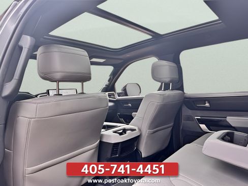 Used 2025 Toyota Tundra Limited AWD/4WD image 30