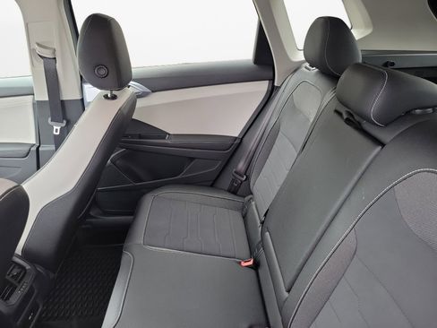 Used 2025 Volkswagen Taos SE image 16