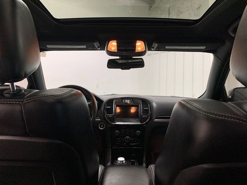 Used 2018 Chrysler 300 S w/ 300S Premium Group image 19