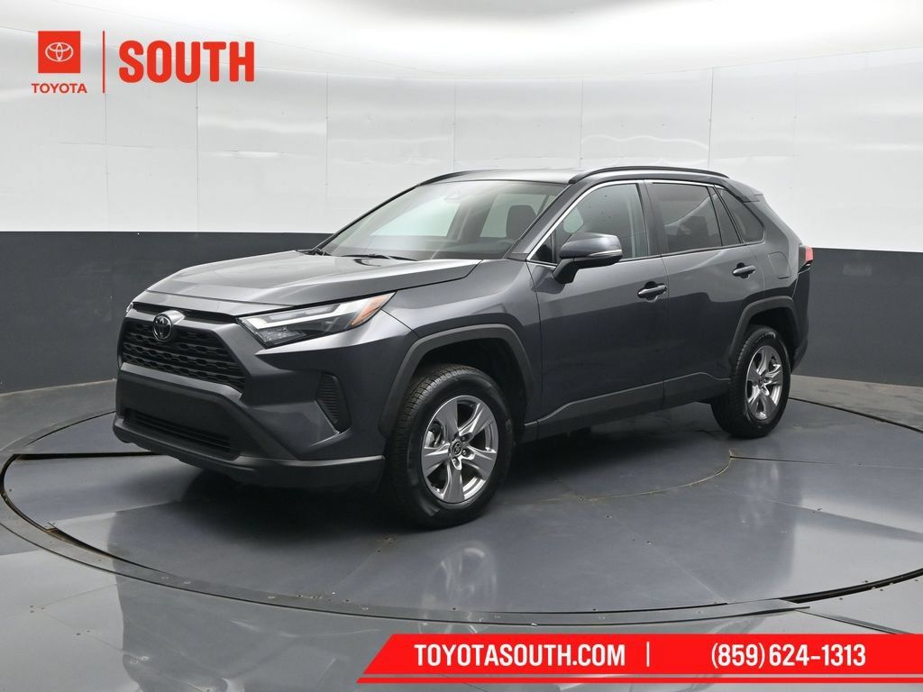 Used 2025 Toyota RAV4 XLE AWD/4WD image 6