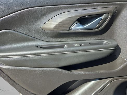 Used 2024 GMC Terrain SLT image 18