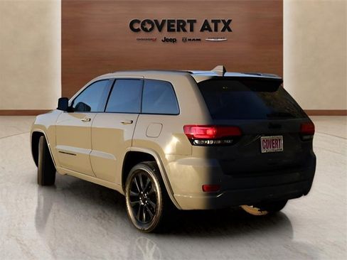 Used 2020 Jeep Grand Cherokee Altitude image 3