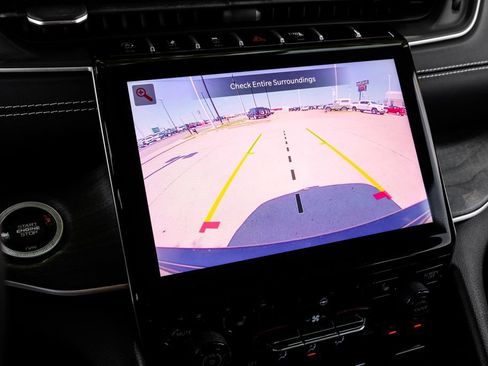 Used 2022 Jeep Grand Cherokee Limited image 31