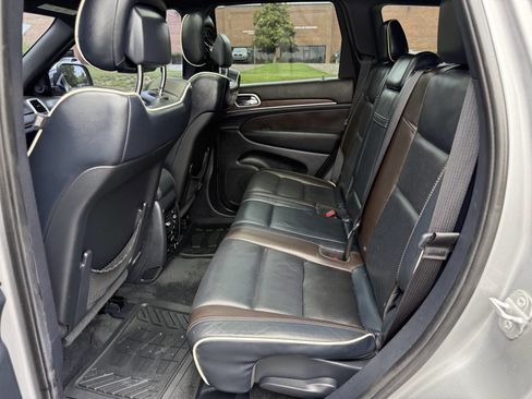 Used 2014 Jeep Grand Cherokee Overland w/ Advanced Technology Group AWD/4WD image 11