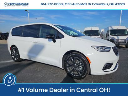 New 2026 Chrysler Pacifica Select