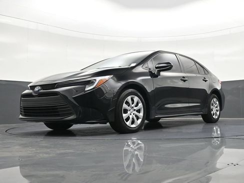 Used 2025 Toyota Corolla LE image 22