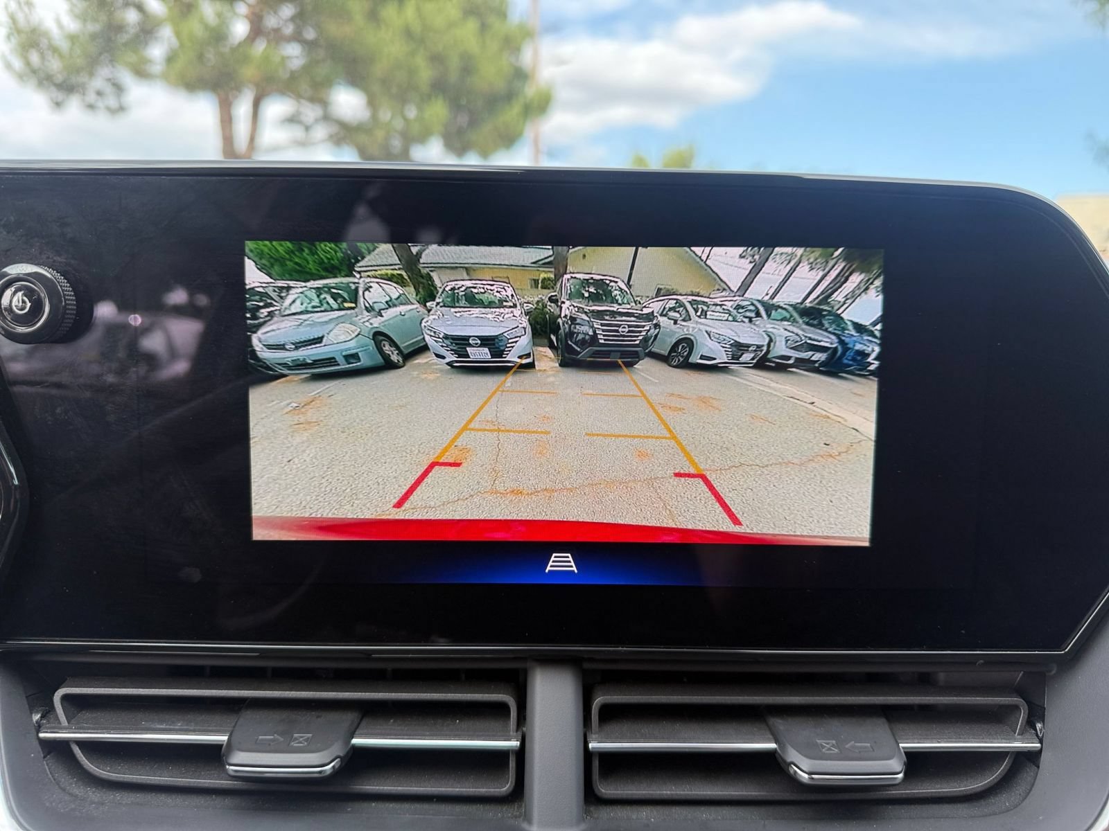 Used 2025 Chevrolet Trax LT w/ LT Convenience Package FWD image 20