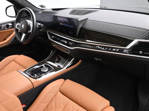 Used 2023 BMW X7 xDrive40i w/ M Sport Package AWD/4WD image 27