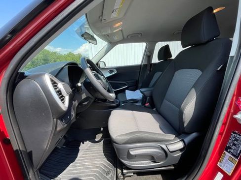 Used 2022 Kia Soul LX image 16