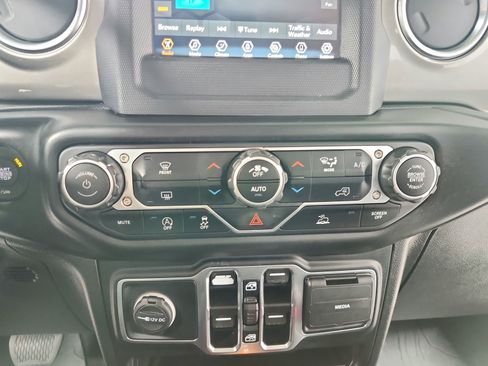 Used 2021 Jeep Wrangler Unlimited Sahara w/ LED Lighting Group image 28