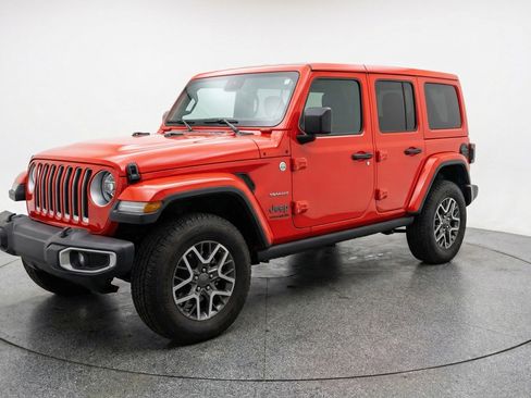 Used 2025 Jeep Wrangler Sahara image 3