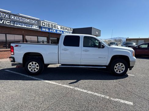 Used 2013 GMC Sierra 2500 SLT w/ SLT Convenience Package AWD/4WD image 8