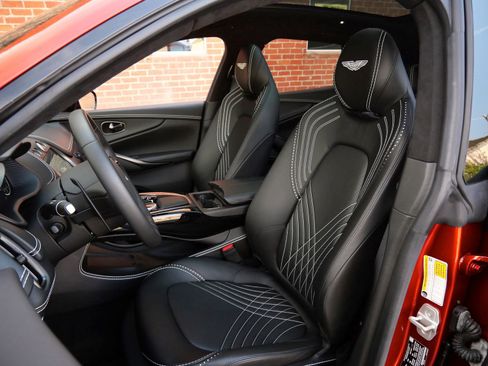 Used 2021 Aston Martin DBX AWD/4WD image 16